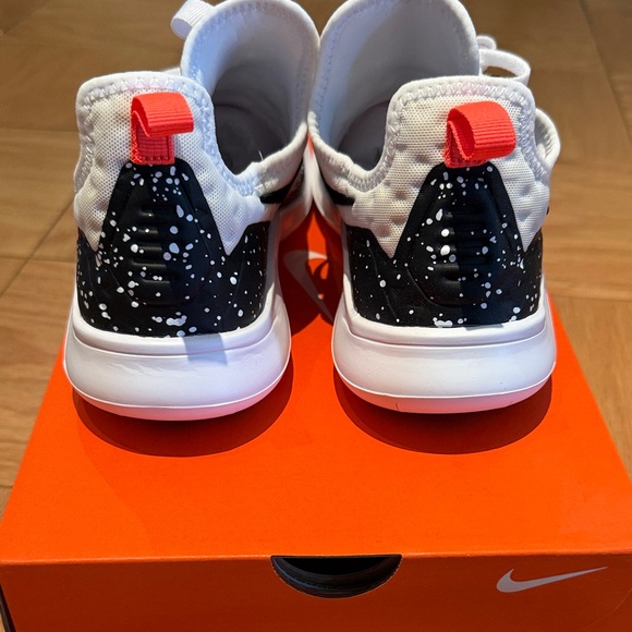 Nike Women’s FREE TR 8 - Picture 3 of 5